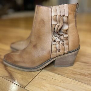 Mala Vita Brown Leather Ruffle Ankle Booties Side Zip Block Heel Spanish Size 36